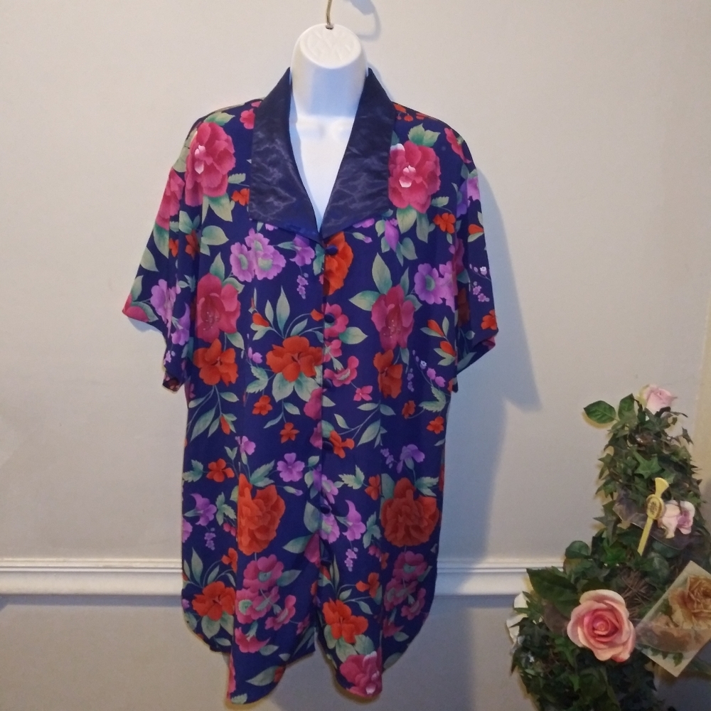 Vintage 90's/Y2K Victoria's Secret Purple & Red Floral Button Front Night Shirt